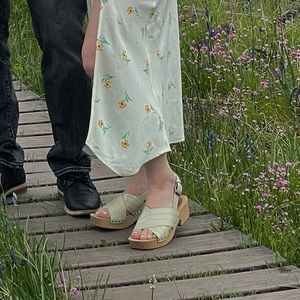 the farrah slingback clog in croc embossed leather